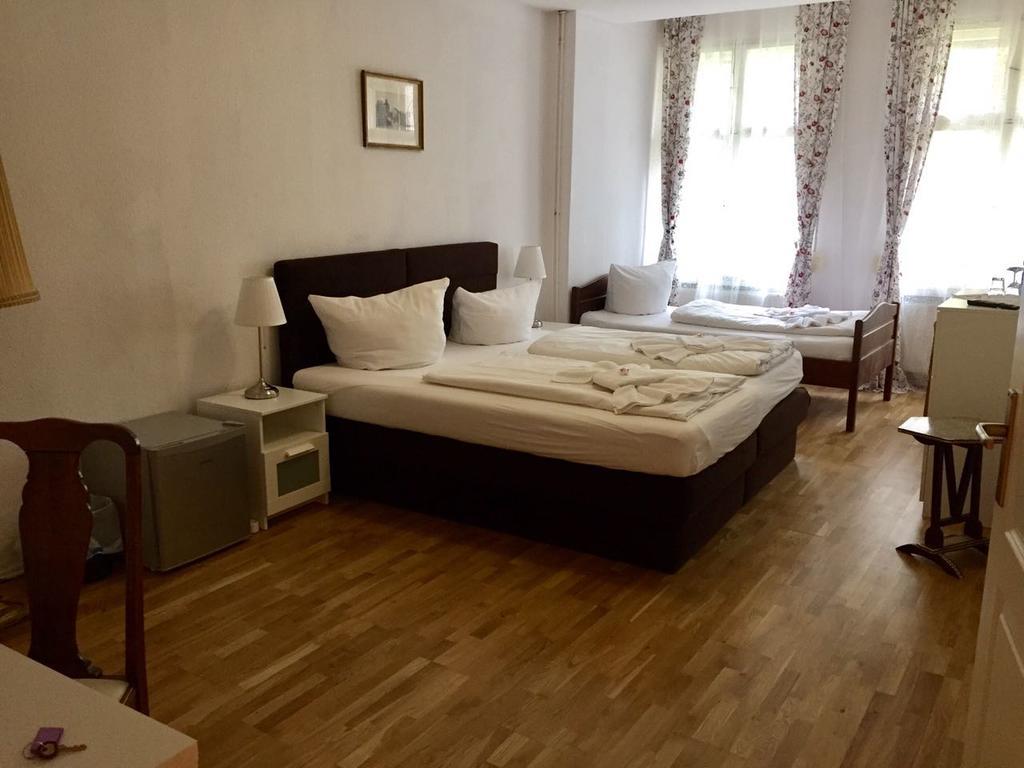 Pension Tempelhof Берлин Екстериор снимка
