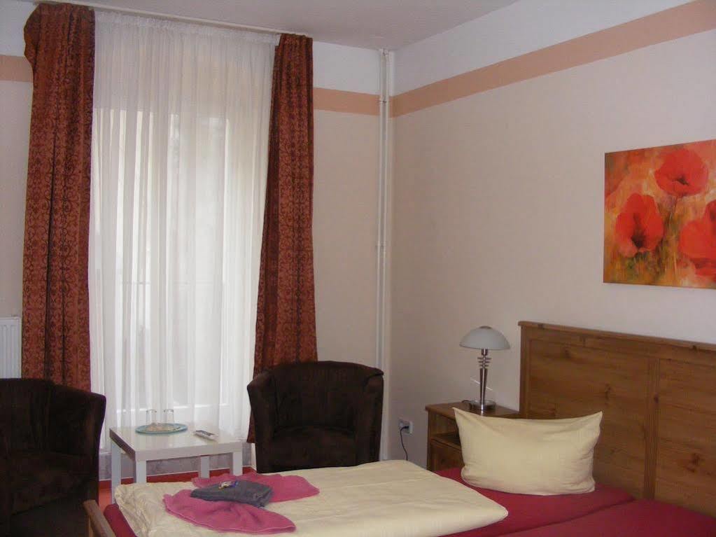 Pension Tempelhof Берлин Екстериор снимка